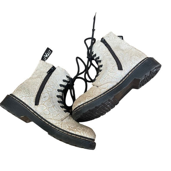 Dr. Martens 1460 Pascal J Metallic Mermaid Print Combat Boots Kids 13 - Picture 10 of 10